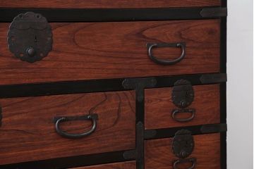 アンティーク家具　古民具・骨董　前面欅材のアンティーク衣装箪笥