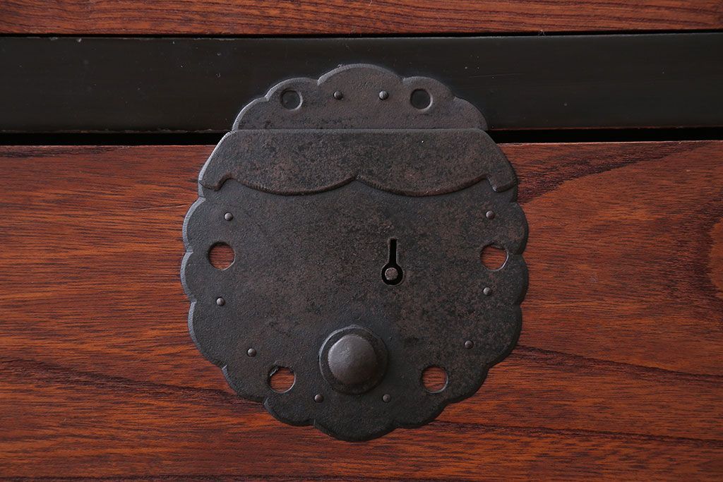 アンティーク家具　古民具・骨董　前面欅材のアンティーク衣装箪笥