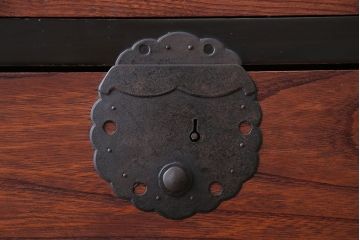 アンティーク家具　古民具・骨董　前面欅材のアンティーク衣装箪笥