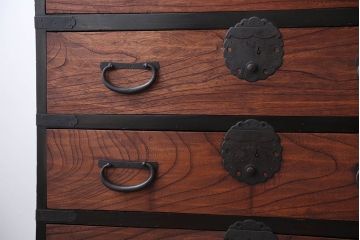 アンティーク家具　古民具・骨董　前面欅材のアンティーク衣装箪笥