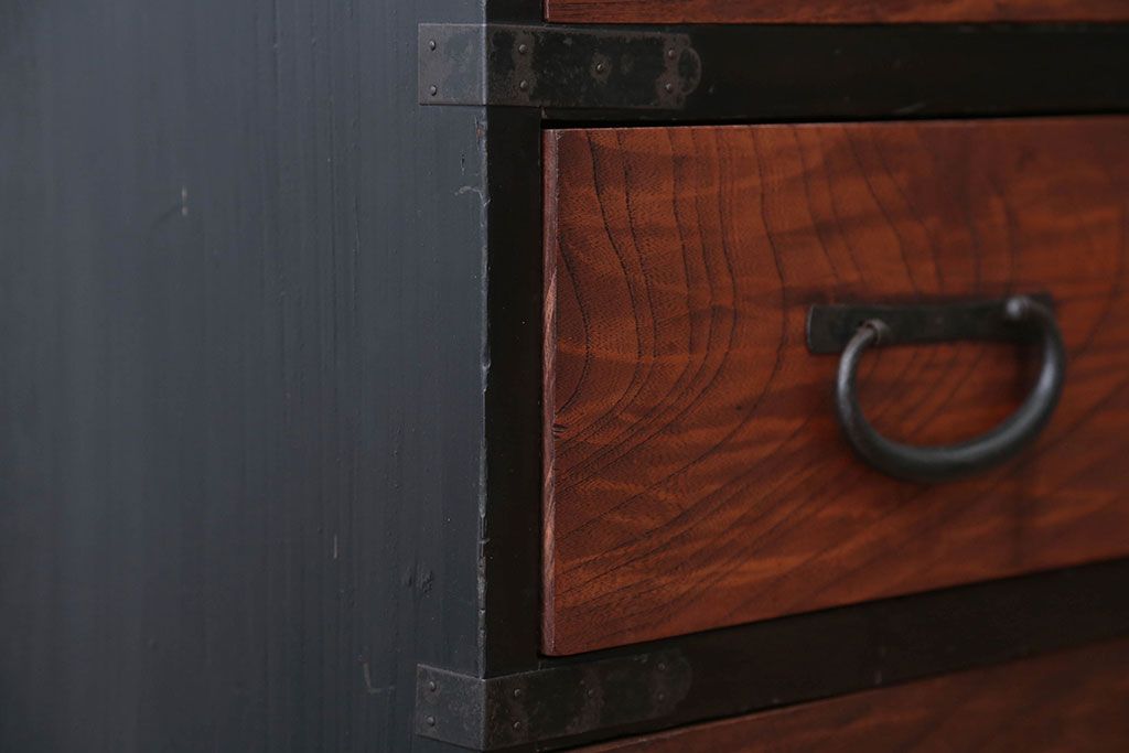 アンティーク家具　古民具・骨董　前面欅材のアンティーク衣装箪笥