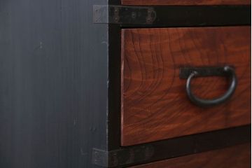 アンティーク家具　古民具・骨董　前面欅材のアンティーク衣装箪笥