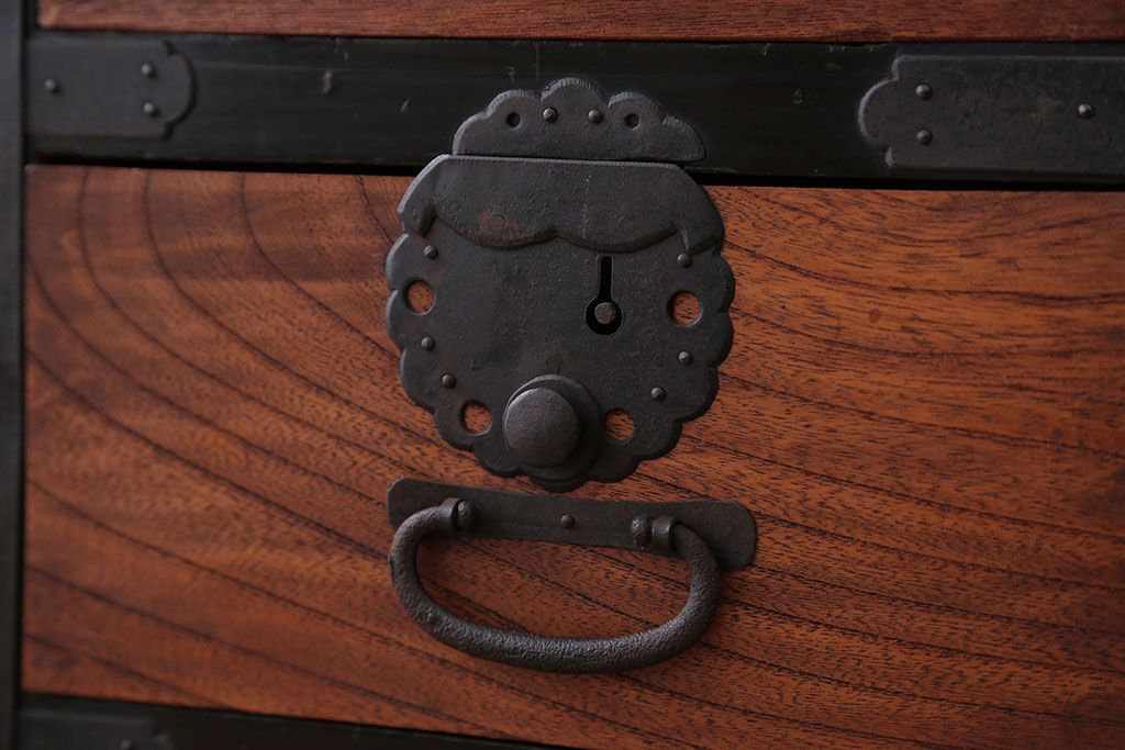 アンティーク家具　古民具・骨董　前面欅材のアンティーク衣装箪笥