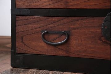 アンティーク家具　古民具・骨董　前面欅材のアンティーク衣装箪笥