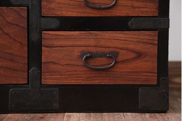 アンティーク家具　古民具・骨董　前面欅材のアンティーク衣装箪笥