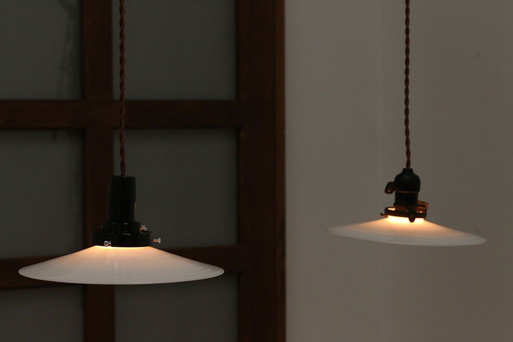 昭和レトロ　白いガラスのアンティーク平笠照明