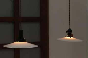 昭和レトロ　白いガラスのアンティーク平笠照明