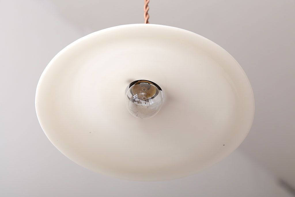 昭和レトロ　白いガラスのアンティーク平笠照明