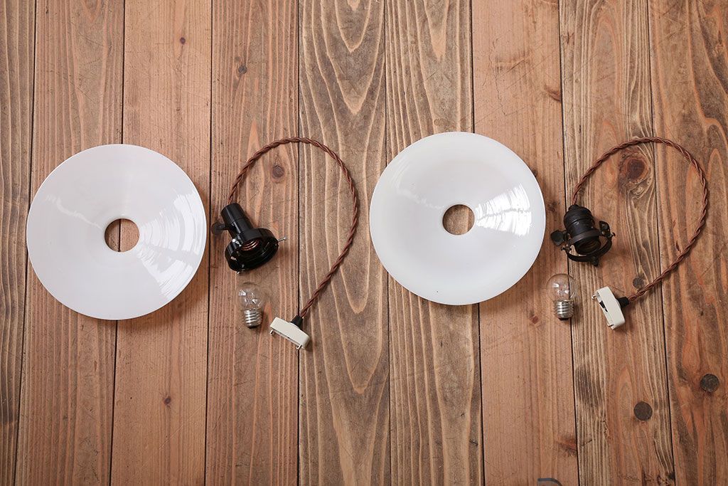 昭和レトロ　白いガラスのアンティーク平笠照明