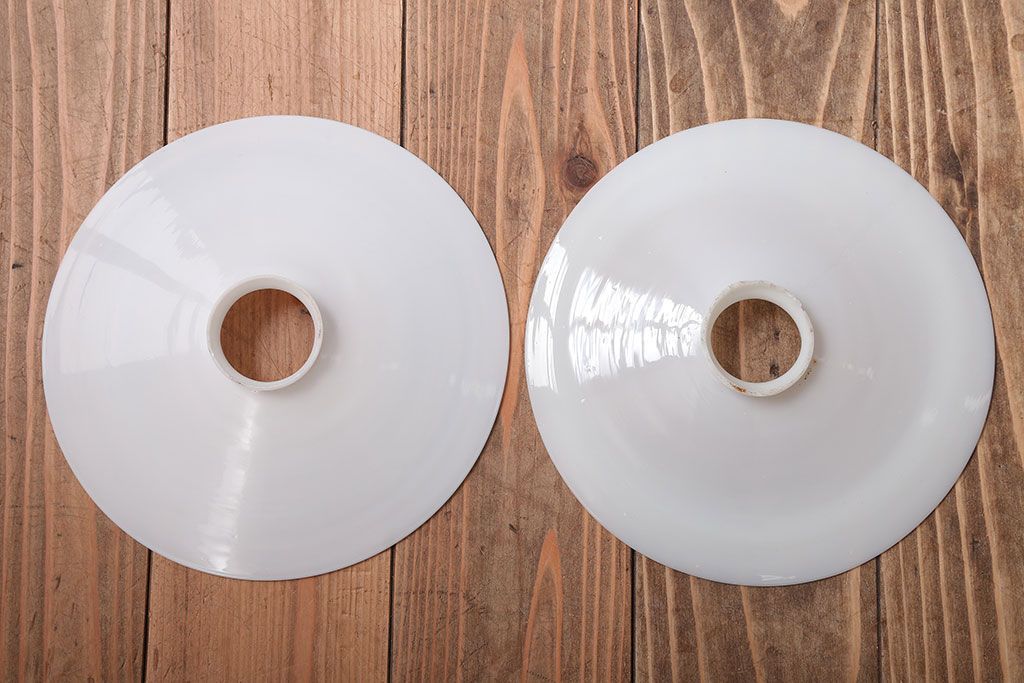 昭和レトロ　白いガラスのアンティーク平笠照明