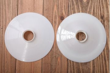 昭和レトロ　白いガラスのアンティーク平笠照明