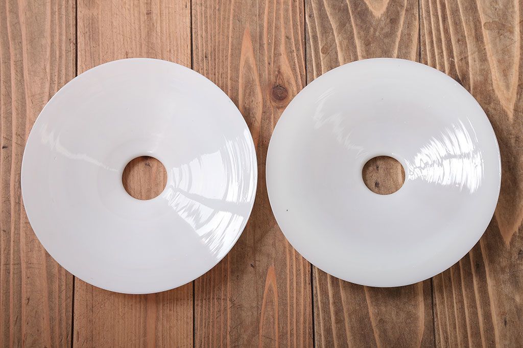 昭和レトロ　白いガラスのアンティーク平笠照明