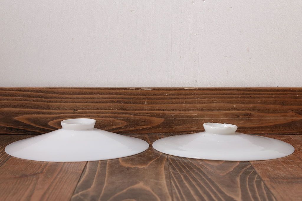 昭和レトロ　白いガラスのアンティーク平笠照明