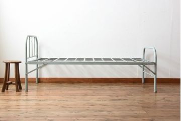 アンティーク家具　アンティークペイント　爽やかな色のアイアン折り畳みベッドフレーム
