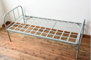 アンティーク家具　アンティークペイント　爽やかな色のアイアン折り畳みベッドフレーム