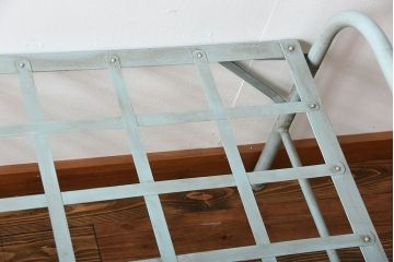 アンティーク家具　アンティークペイント　爽やかな色のアイアン折り畳みベッドフレーム