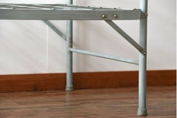 アンティーク家具　アンティークペイント　爽やかな色のアイアン折り畳みベッドフレーム