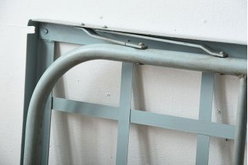 アンティーク家具　アンティークペイント　爽やかな色のアイアン折り畳みベッドフレーム