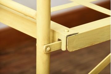 アンティーク家具　アンティークペイント　かわいらしい色のアイアン折り畳みベッドフレーム