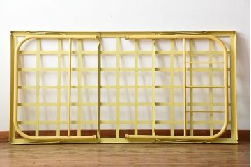 アンティーク家具　アンティークペイント　かわいらしい色のアイアン折り畳みベッドフレーム
