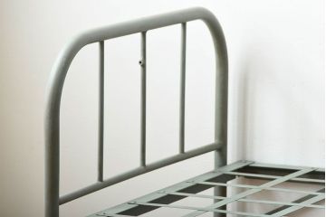 アンティーク家具　アンティークペイント　爽やかな色のアイアン折り畳みベッドフレーム