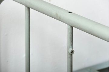 アンティーク家具　アンティークペイント　爽やかな色のアイアン折り畳みベッドフレーム