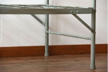 アンティーク家具　アンティークペイント　爽やかな色のアイアン折り畳みベッドフレーム
