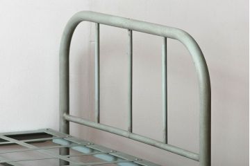 アンティーク家具　アンティークペイント　爽やかな色のアイアン折り畳みベッドフレーム