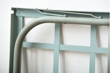 アンティーク家具　アンティークペイント　爽やかな色のアイアン折り畳みベッドフレーム