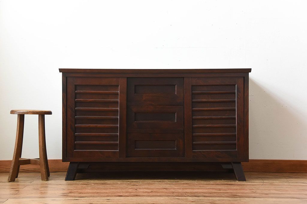 中古　北海道民芸家具　シックな脚付きサイドボード(2)