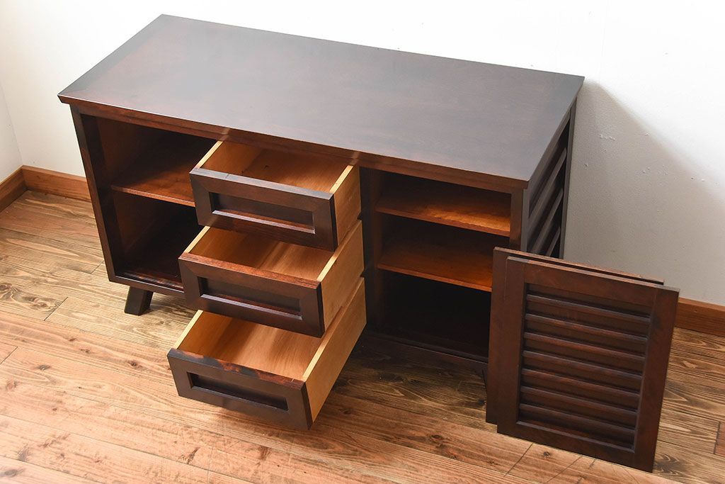 中古　北海道民芸家具　シックな脚付きサイドボード(2)