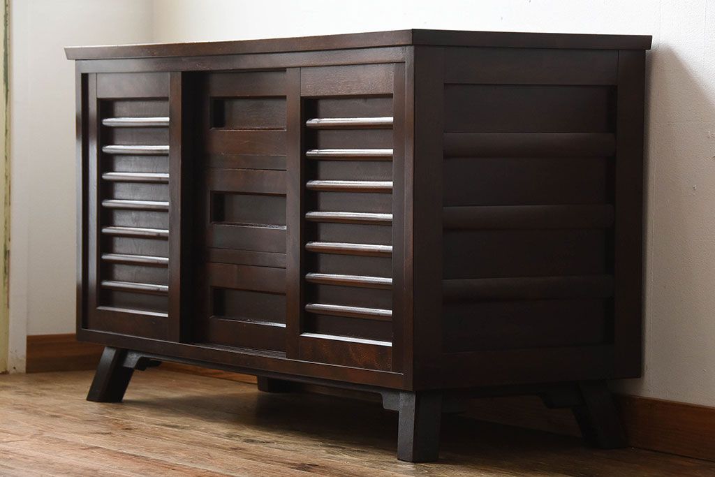 中古　北海道民芸家具　シックな脚付きサイドボード(2)