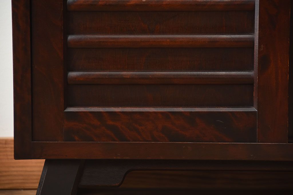 中古　北海道民芸家具　シックな脚付きサイドボード(2)