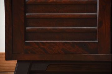 中古　北海道民芸家具　シックな脚付きサイドボード(2)