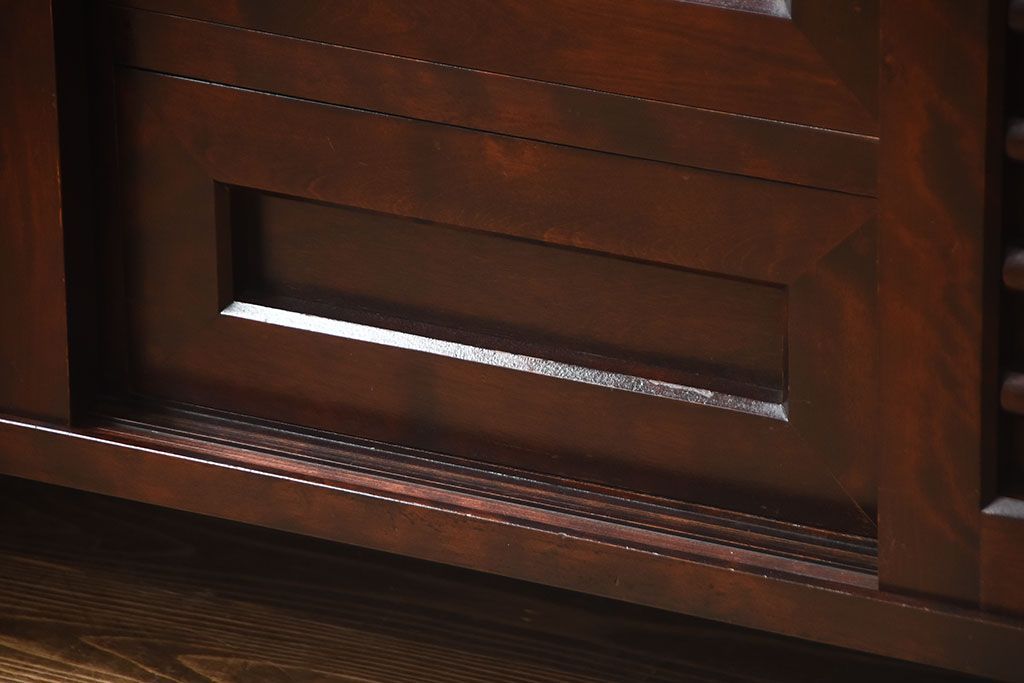 中古　北海道民芸家具　シックな脚付きサイドボード(2)