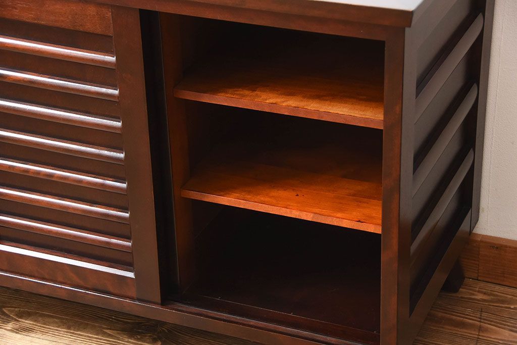 中古　北海道民芸家具　シックな脚付きサイドボード(2)