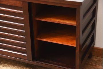 中古　北海道民芸家具　シックな脚付きサイドボード(2)