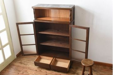 アンティーク家具　和製アンティーク　モールガラス入り!上品なアンティーク本箱