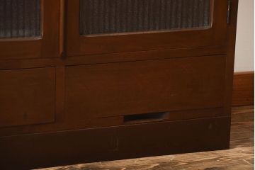 アンティーク家具　和製アンティーク　モールガラス入り!上品なアンティーク本箱