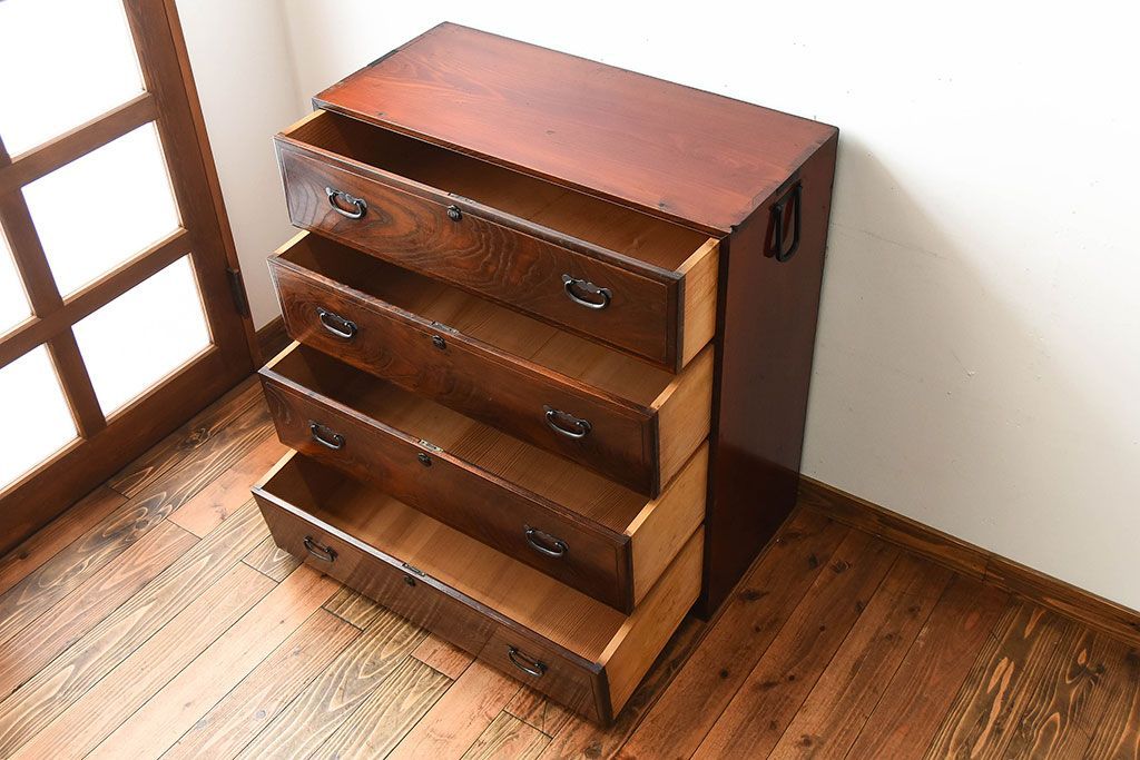 アンティーク家具　和製アンティーク　面取りが上品な前面欅材の高級衣装箪笥(1)