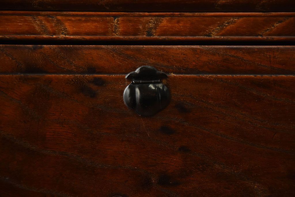 アンティーク家具　和製アンティーク　面取りが上品な前面欅材の高級衣装箪笥(1)