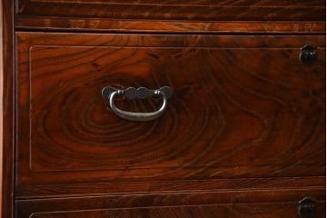 アンティーク家具　和製アンティーク　面取りが上品な前面欅材の高級衣装箪笥(1)