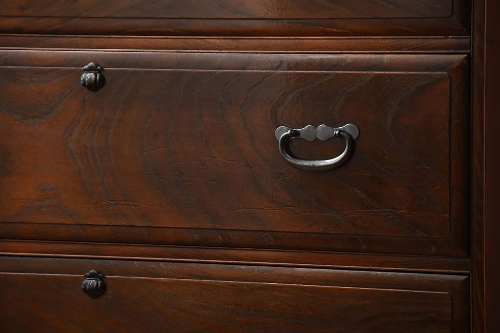 アンティーク家具　和製アンティーク　面取りが上品な前面欅材の高級衣装箪笥(1)