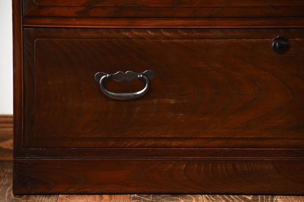 アンティーク家具　和製アンティーク　面取りが上品な前面欅材の高級衣装箪笥(1)