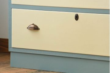 レトロ家具　昭和レトロ　ペイントがかわいいアンティークチェスト