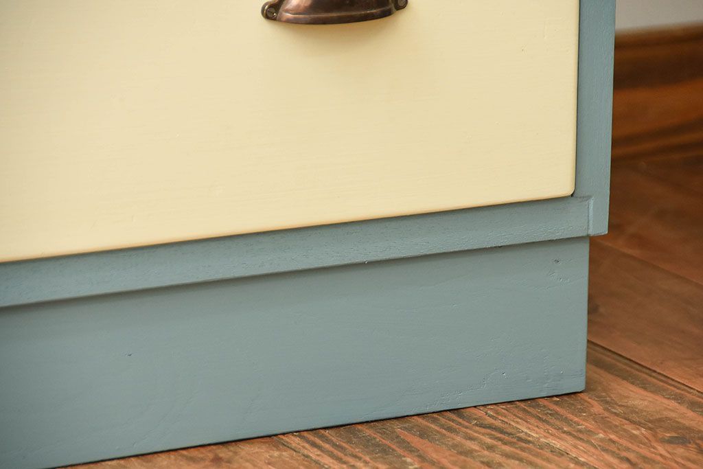 レトロ家具　昭和レトロ　ペイントがかわいいアンティークチェスト