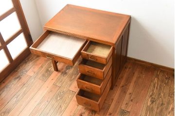 レトロ家具　和製アンティーク　シンプルで小ぶりな昭和レトロスタイルのアンティーク片袖机(デスク)