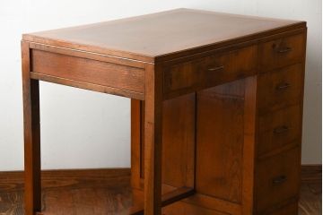 レトロ家具　和製アンティーク　シンプルで小ぶりな昭和レトロスタイルのアンティーク片袖机(デスク)