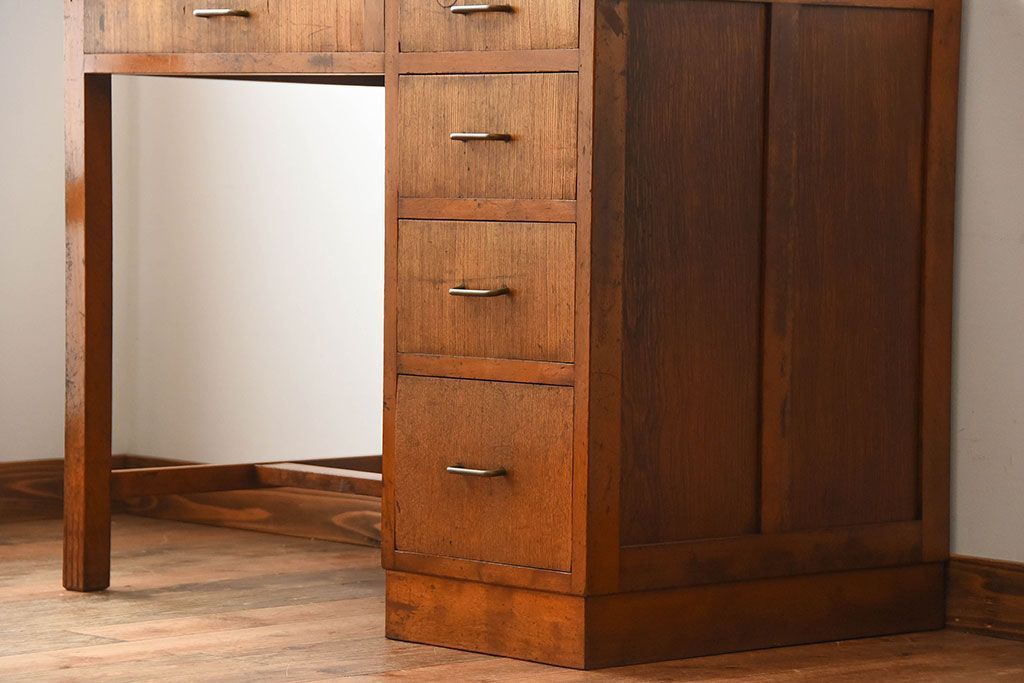 レトロ家具　和製アンティーク　シンプルで小ぶりな昭和レトロスタイルのアンティーク片袖机(デスク)