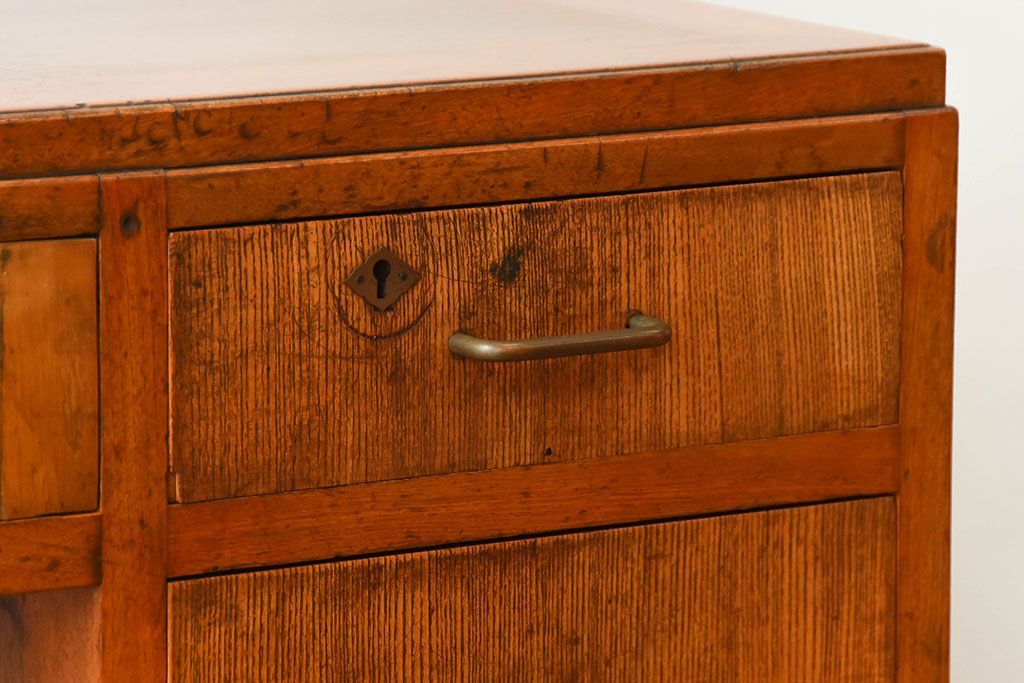 レトロ家具　和製アンティーク　シンプルで小ぶりな昭和レトロスタイルのアンティーク片袖机(デスク)